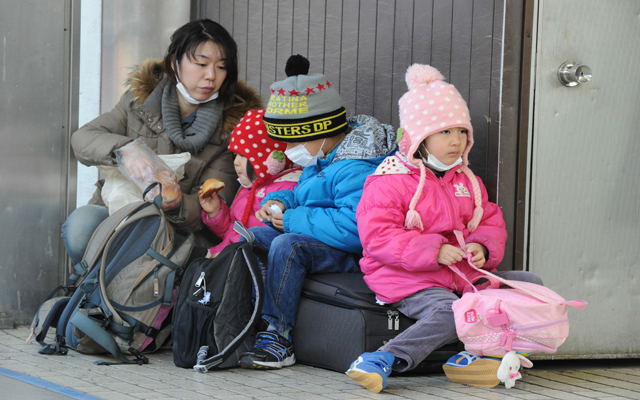 الصورة: فرار سكان طوكيو خوفا من الإشعاعات- إي بي أي