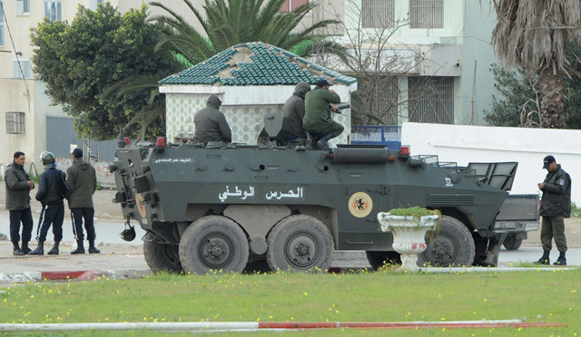 الصورة: ناقلة جنود مدرعة وسط العاصمة تونس