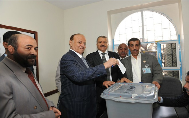الصورة: المرشح التوافقي الوحيد في اليمن عبد ربه منصور هادي، ينتخب ليطوي بذلك صفحة حكم علي عبد صالح
