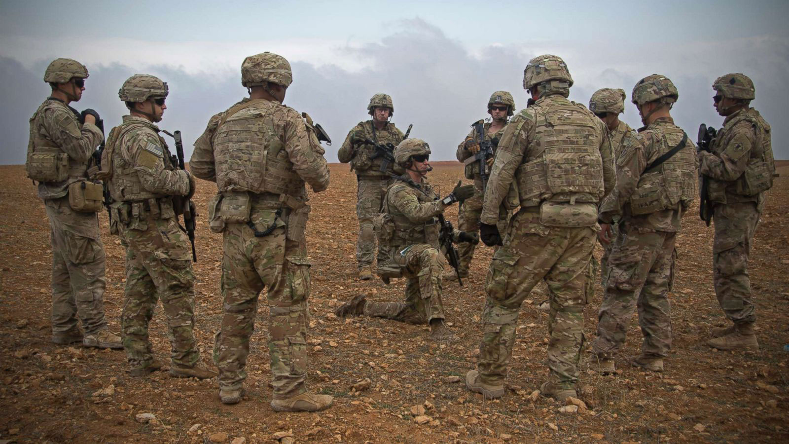أمريكا ترسل 300 جندي إضافي إلى الشرق الأوسط