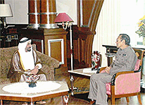 سلطان القاسمي يلتقي مهاتير ويزور متحف الفن الاسلامي بماليزيا