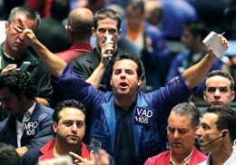 النفط يتحرك بحذر مترقباً اتجاهات الدولار