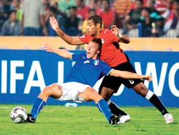 المصريون يعيشون ليلة سعيدة ويحتفلون حتى الصباح