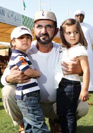 محمد بن راشد يشهد سباق كأس فاطمة بنت منصور للقدرة