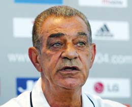 صمد الجوهري ولاعبوه شوطاً كاملاً أمام منتخب هولندا الرهيب