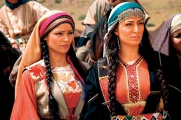 400 مشارك أنجزوا تصميم وتنفيذ ديكورات 4 مواقع رئيسية