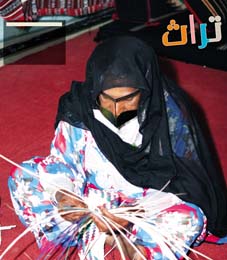 (الخوص) ضفائر من رؤوس النخيل