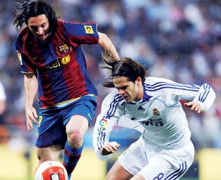 كلاسيكو  برشلونة - ريال مدريد يسرق الأضواء