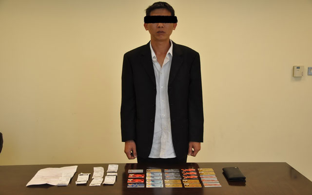 شرطة أبوظبي تضبط 3 زوّار يتسوّقون بـ61 بطاقة ائتمانية مزوّرة