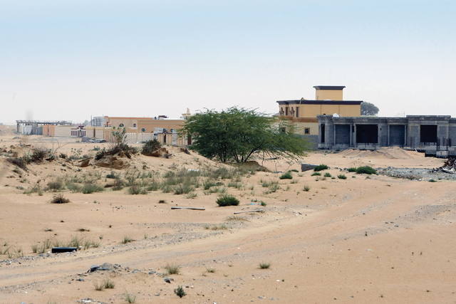 أهالي السويحات يطالبون بتوفير الخدمات للمساكن الجديدة