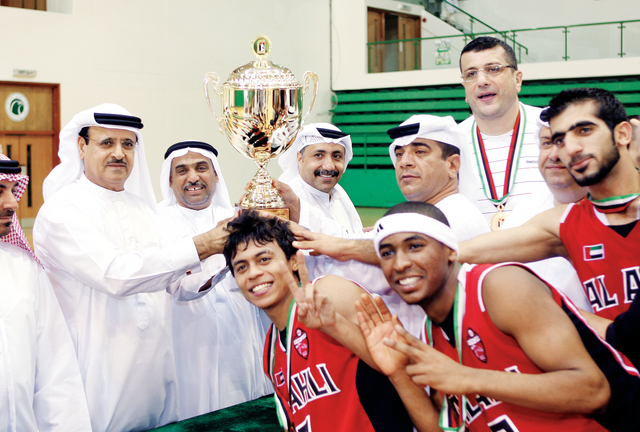 "إسماعيل القرقاوي يتوّج البطل"