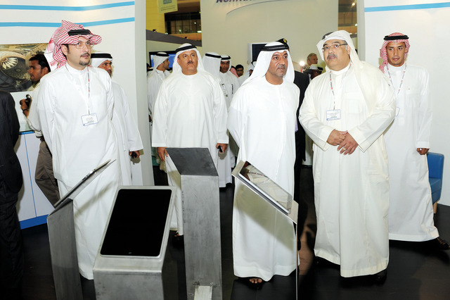 "سموه يطلع على أحدث التقنيات والحلول التكنولوجية"