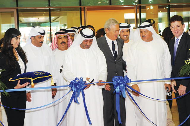 "أحمد بن سعيد يفتتح معرض المطارات أمس بحضور بول غريف وخليفة الزفين ومحمد أهلي وجمال الحاي وعدد من المسؤولين"