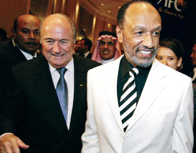 "بن همام مع بلاتر قبل اشتعال فتيل الخلاف بينهما"