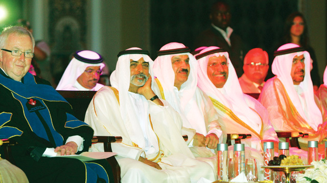 "نهيان والطاير وغباش وعبدالله عمران وجو كلارك خلال الحفل"
