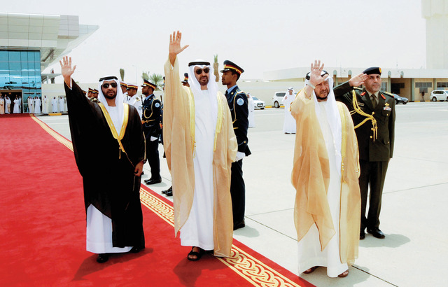 "سلطان ومحمد وحمدان بن زايد"