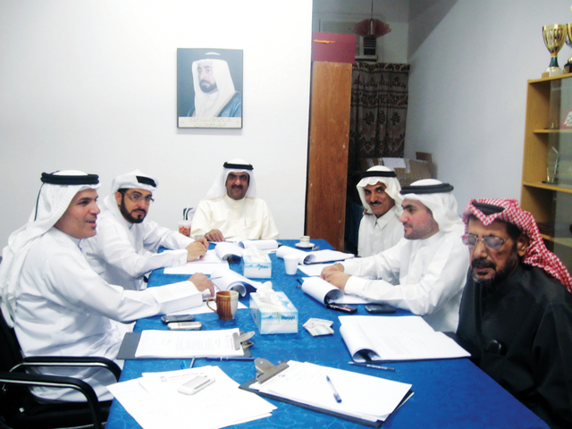"جانب من اجتماع سابق لمجلس الإدارة"