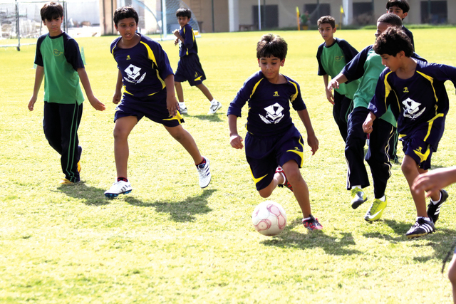 "جانب من منافسات دورة حمدان بن محمد لألعاب المدارس"