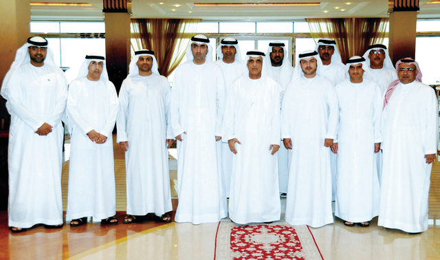 "سعود بن صقر يتوسط مجلس الإدارة الجديد لنادي الإمارات"