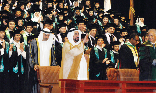"وسموه يحضر احتفال تخريج طلبة الجامعة"