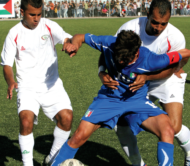 "ايطاليا أول منتخب أوروبي يلعب في فلسطين"