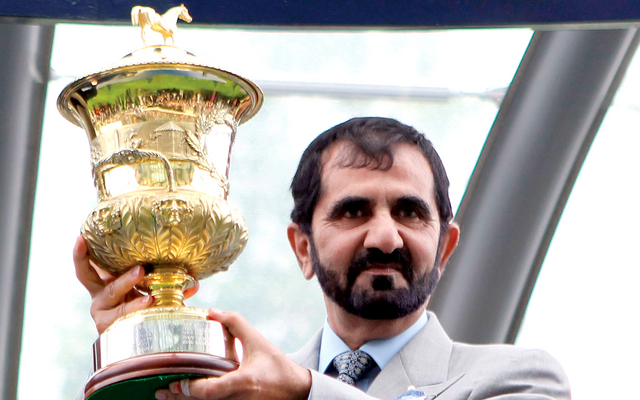 "محمد بن راشد يرفع الكأس عالياً"