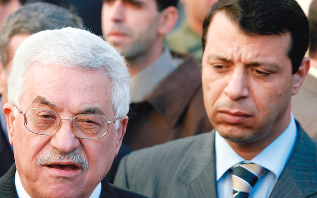 "عباس ودحلان في لقطة برام الله تعود الى ديسمبر 2006 (البيان)"