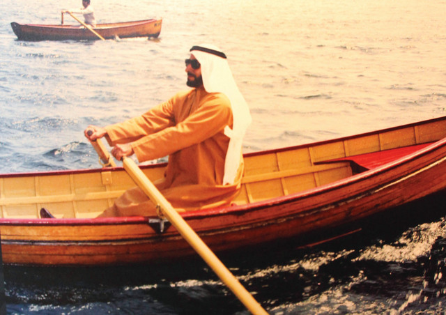 "زايد يمضي وقتاً في تجديف قارب في بحيرة ليمان"