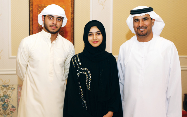 "شمة عبدالرحمن مع أسرتها"