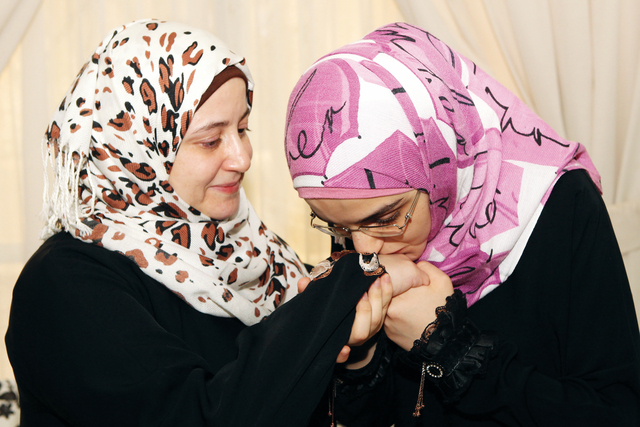 "قبلة من نور توفيق الشماع إلى ست الحبايب"