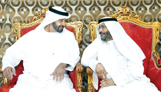 "محمد بن زايد يقدم العزاء للسويدي"