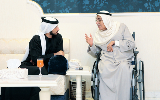 "ماجد بن محمد خلال زيارته لمجلس سعيد النابودة"
