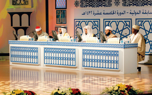 متسابقو اليوم الرابع في جائزة دبي يجذبون الأنظار