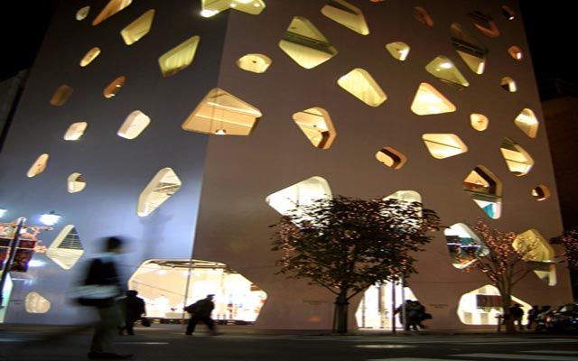 "مبنى ميكيموتو جينزا في طوكيو"