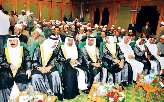 "أعضاء وفد الإمارات ويظهر بلال البدور وعبدالغفار حسين ومحمد المدني وجمال المهيري وعبدالله الريس وحمد الشيباني وعلي عبيد (البيان)"