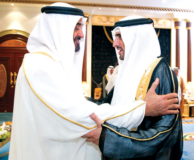 "محمد بن زايد وحمدان بن محمد بن راشد يتبادلان التهاني بعيد الفطر السعيد"