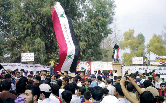 منشقو الجيش السوري يقتلون عشرات «الشبّيحة»