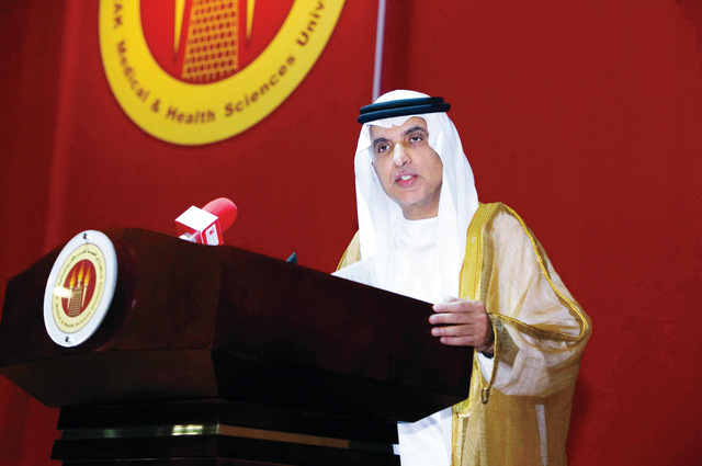 "سعود القاسمي: الامم ترتقي بالعلم"