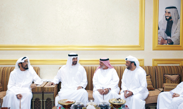 "..وسموه يتبادل الحديث مع بدر الدرعي"