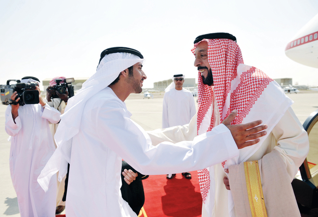 "خليفة يتلقى التهنئة بالسلامة من حمدان بن محمد"