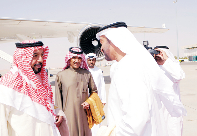 "خليفة ومحمد بن زايد وأحمد الزعابي"