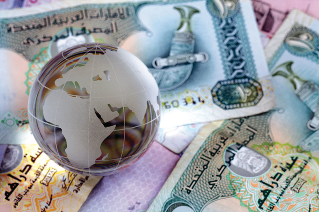 الترقّب يسود أسواق تداول العملات في الإمارات