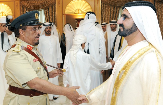 "محمد بن راشد يتقبل التهاني بحضور حمدان بن محمد من ضاحي خلفان"