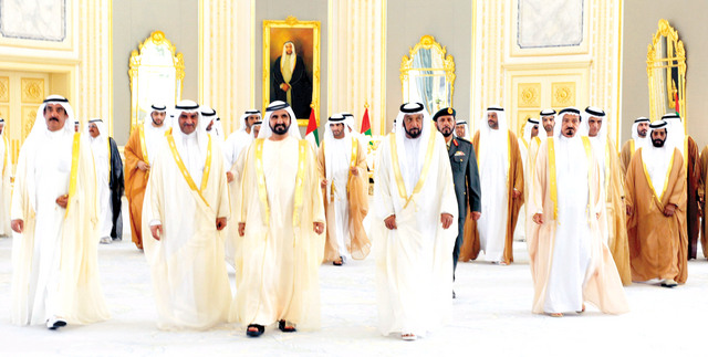 "خليفة يستقبل محمد بن راشد وحكام الإمارات وأولياء العهود"