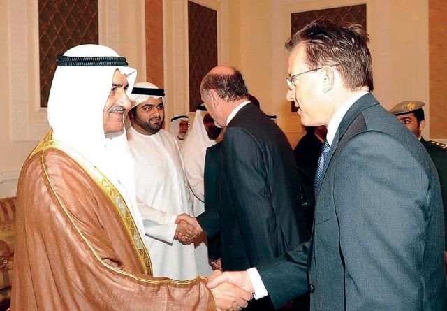 "حاكم الفجيرة يتلقى تهاني قناصل الدول المعتمدين لدى الدولة بحضور محمد بن حمد الشرقي"