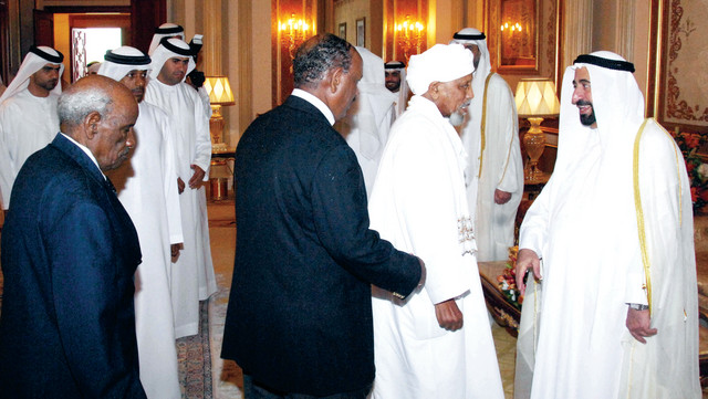 "سلطان القاسمي يستقبل جموع المهنئين بالعيد"