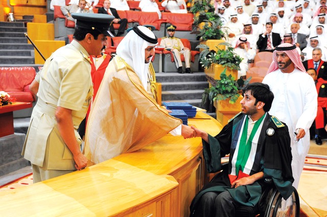 "جانب من المشاركين في حفل التخريج"
