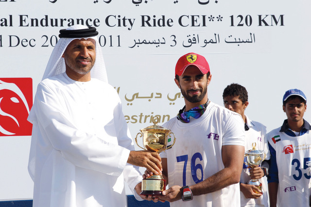 "محمد العضب يتوج البطل أحمد الرازي"