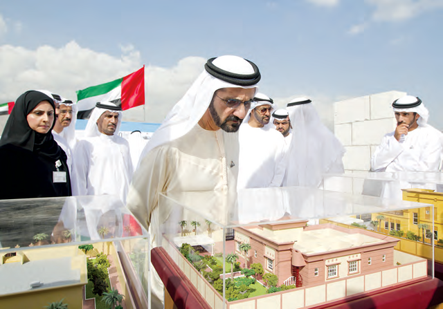 "محمد بن راشد يطالع نموذجاً للمساكن بحضور حمد الشرقي ومحمد بن زايد وحمدان بن محمد"