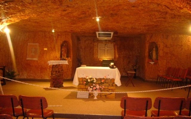 "الكنيسة"